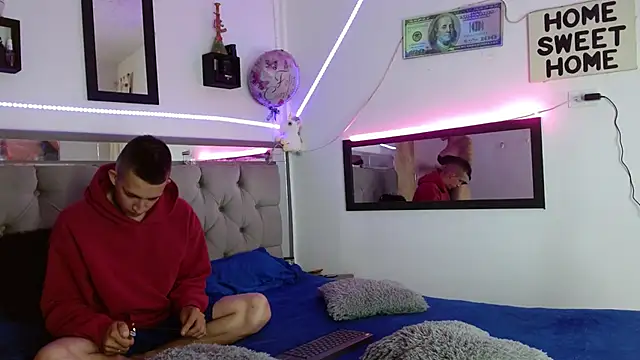 parejacaliente20154 online show from 28, 2, 2025