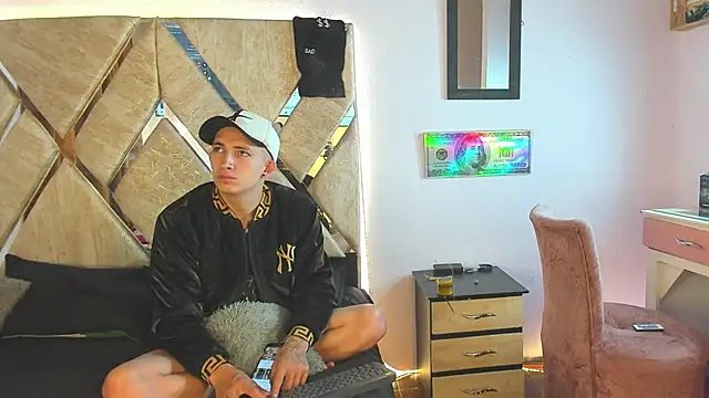 parejacaliente20154 online show from 12, 11, 2025