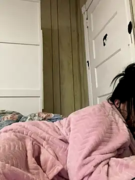 kriztal pretty online show from 5, 12, 2025