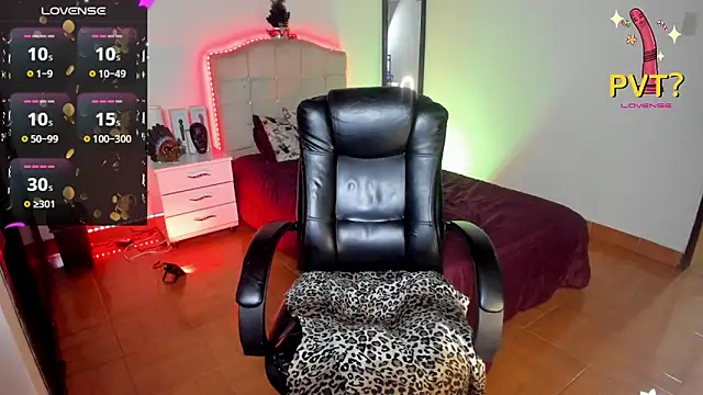 Snapshot of vampirellaa_crazy_ chatting on 4, 12, 2024 vampirellaa crazy online show from 4, 12, 2024