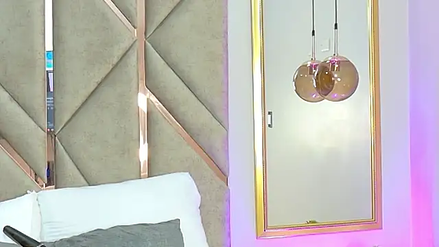 Emma-Conti online show from 4, 3, 2025