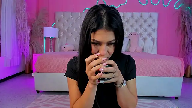 Julieta Cortes   online show from 5, 3, 2026