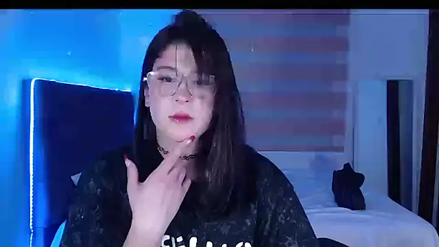 Snapshot of Yuri_Stars chatting on 9, 2, 2025 Yuri Stars online show from 9, 2, 2025