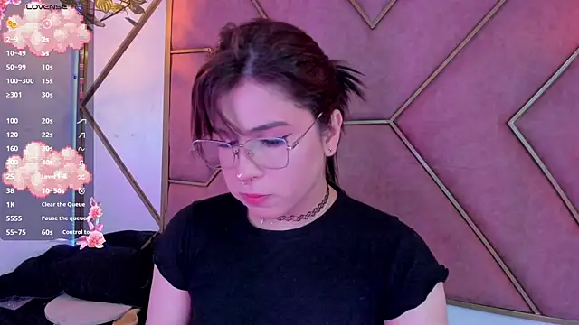 Snapshot of Yuri_Stars chatting on 3, 3, 2025 Yuri Stars online show from 3, 3, 2025