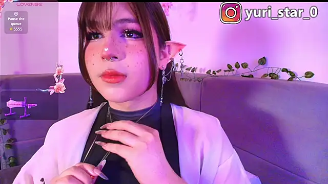 Snapshot of Yuri_Stars chatting on 15, 11, 2025 Yuri Stars online show from 15, 11, 2025