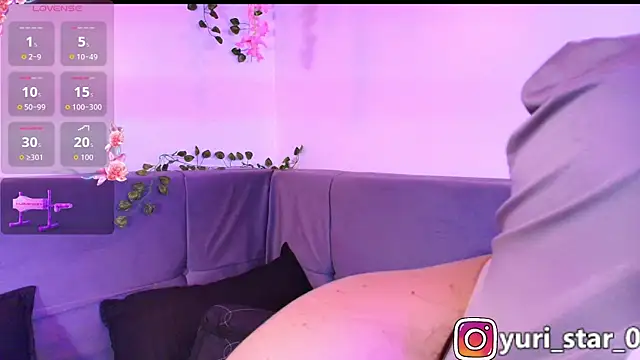 Snapshot of Yuri_Stars chatting on 25, 11, 2025 Yuri Stars online show from 25, 11, 2025