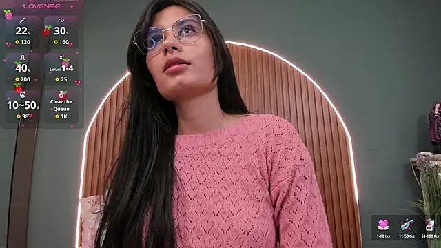 NayeCloud online show from 8, 11, 2025