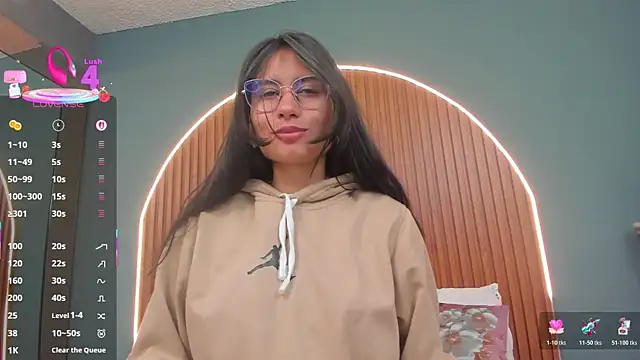 NayeCloud online show from 22, 12, 2025