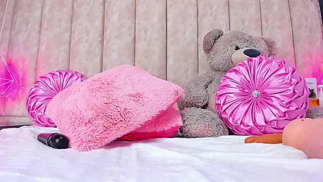 Snapshot of ShanelWest chatting on 11, 12, 2024 ShanelWest online show from 11, 12, 2024