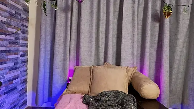 Hairyandsexysalma online show from 9, 10, 2025