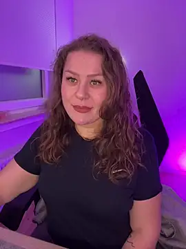 Snapshot of Fancy-Francy chatting on 4, 3, 2025 Fancy-Francy online show from 4, 3, 2025