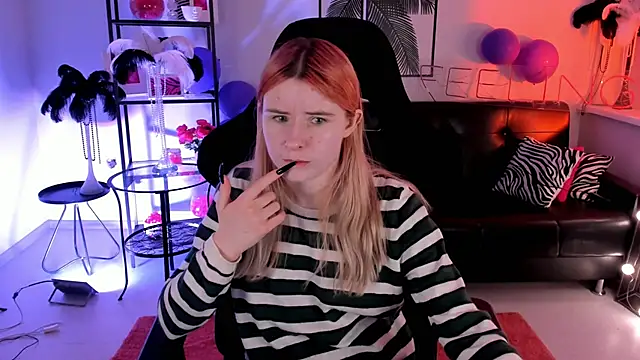 Snapshot of LexiWenford chatting on 10, 12, 2024 LexiWenford online show from 10, 12, 2024