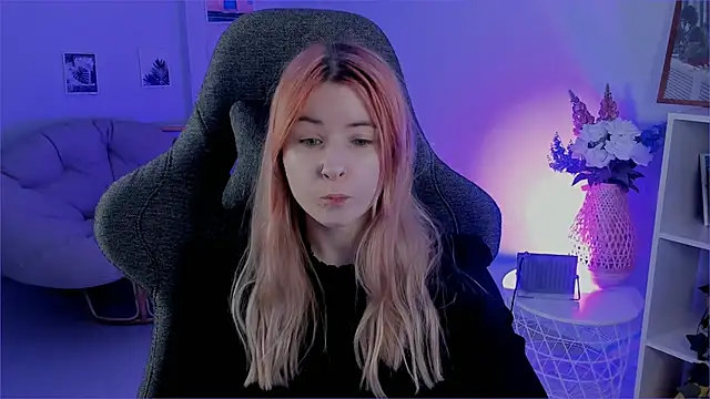 Snapshot of LexiWenford chatting on 12, 12, 2024 LexiWenford online show from 12, 12, 2024