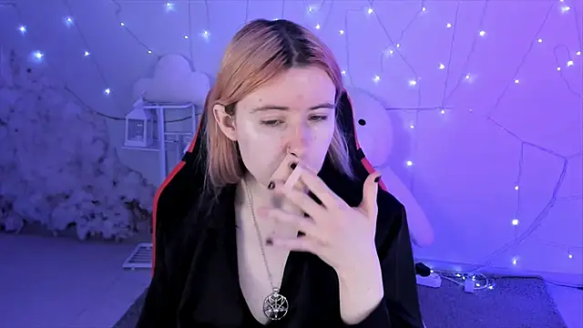 Snapshot of LexiWenford chatting on 17, 12, 2024 LexiWenford online show from 17, 12, 2024