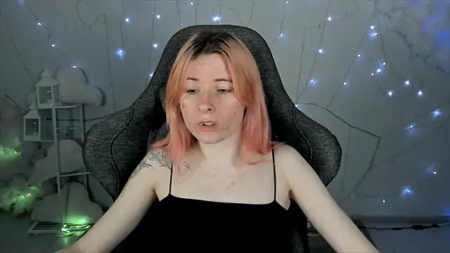 Snapshot of LexiWenford chatting on 20, 1, 2025 LexiWenford online show from 20, 1, 2025