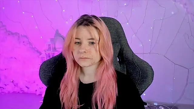 Snapshot of LexiWenford chatting on 28, 1, 2025 LexiWenford online show from 28, 1, 2025