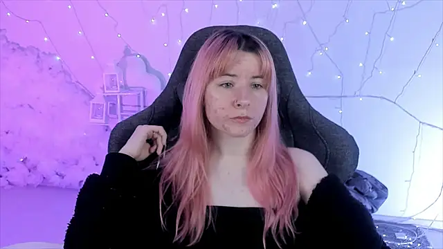 Snapshot of LexiWenford chatting on 5, 2, 2025 LexiWenford online show from 5, 2, 2025