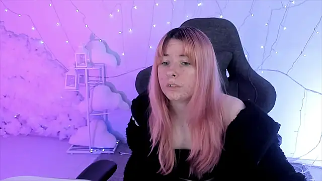 Snapshot of LexiWenford chatting on 5, 2, 2025 LexiWenford online show from 5, 2, 2025