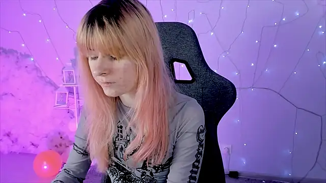 Snapshot of LexiWenford chatting on 13, 2, 2025 LexiWenford online show from 13, 2, 2025