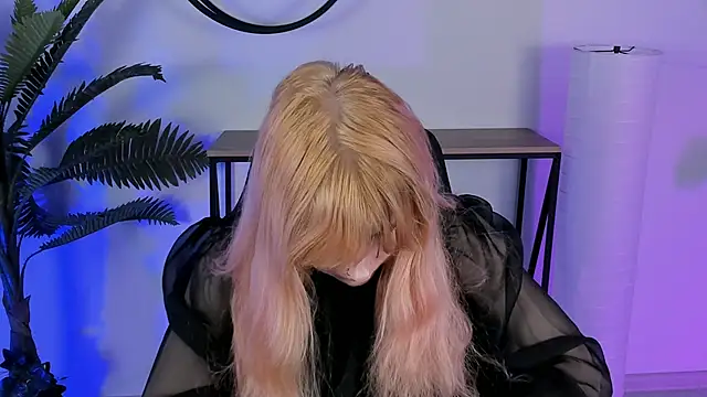 Snapshot of LexiWenford chatting on 5, 3, 2025 LexiWenford online show from 5, 3, 2025