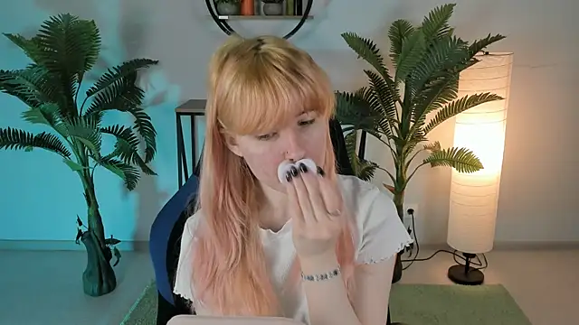 Snapshot of LexiWenford chatting on 11, 3, 2025 LexiWenford online show from 11, 3, 2025