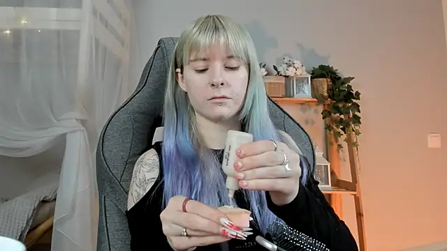 Snapshot of LexiWenford chatting on 14, 11, 2025 LexiWenford online show from 14, 11, 2025