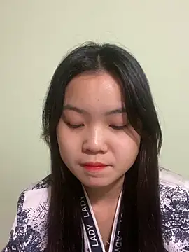 Maeve2k5 online show from 4, 1, 2025