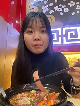 Maeve2k5 online show from 19, 2, 2025