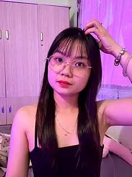 Maeve2k5 online show from 2, 10, 2025