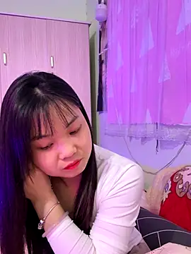 Maeve2k5 online show from 2, 11, 2025