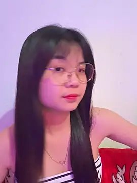 Maeve2k5 online show from 5, 12, 2025