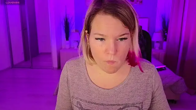 EVAshinyGIRL online show from 27, 1, 2025