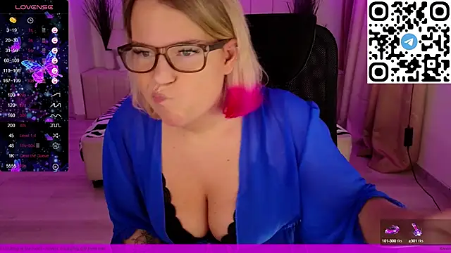 EVAshinyGIRL online show from 5, 2, 2025