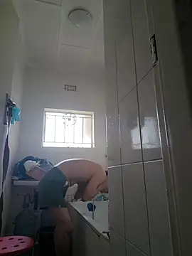 kisstoyousoon2024 online show from 21, 12, 2025