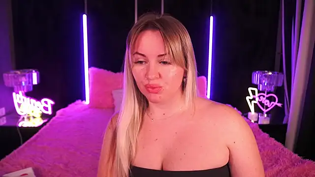 KiraCandyS online show from 4, 2, 2025