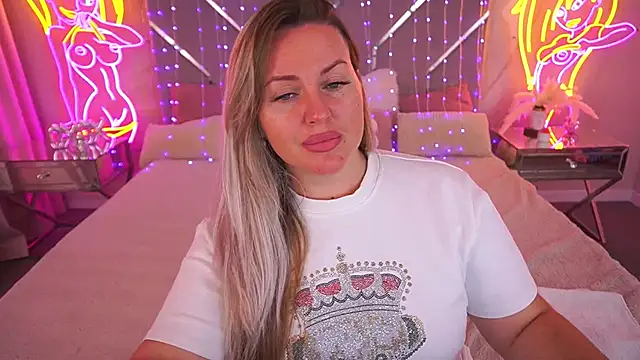 KiraCandyS online show from 3, 6, 2026