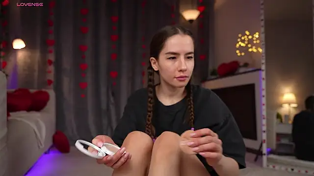 Amely Young online show from 14, 2, 2026