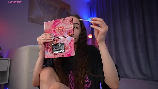 Amely Young online show from 12, 4, 2026