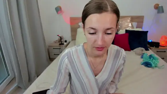 KateRedgar online show from 8, 9, 2025