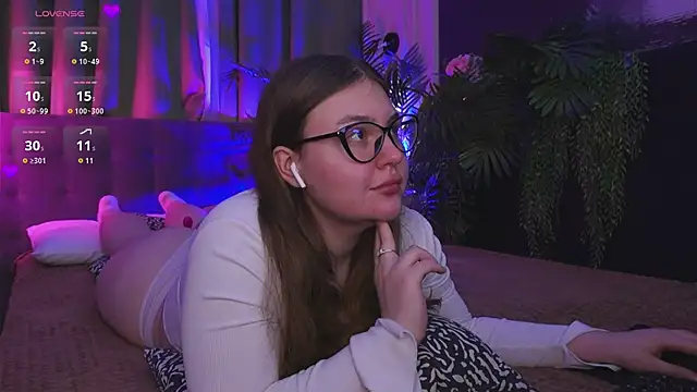 Mia  Peach online show from 5, 12, 2024