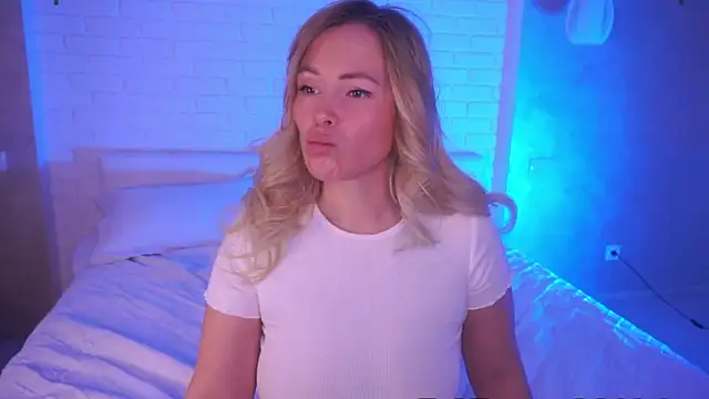 Charming Daphny online show from 1, 3, 2025