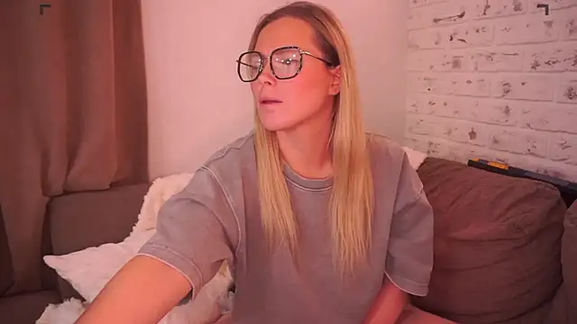 Charming Daphny online show from 18, 3, 2025