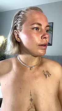 Charming Daphny online show from 27, 7, 2026