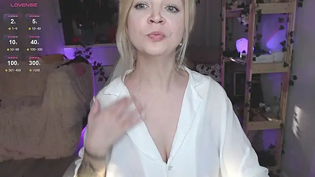 Snapshot of Brience chatting on 4, 3, 2025 Brience online show from 4, 3, 2025