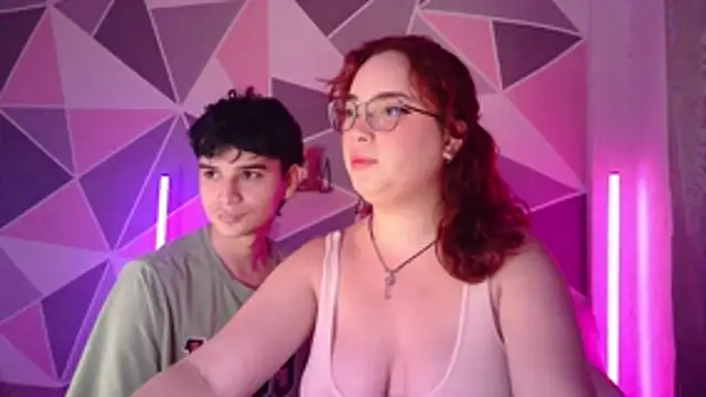 Snapshot of AndrewAnndCherry chatting on 18, 11, 2025 AndrewAnndCherry online show from 18, 11, 2025