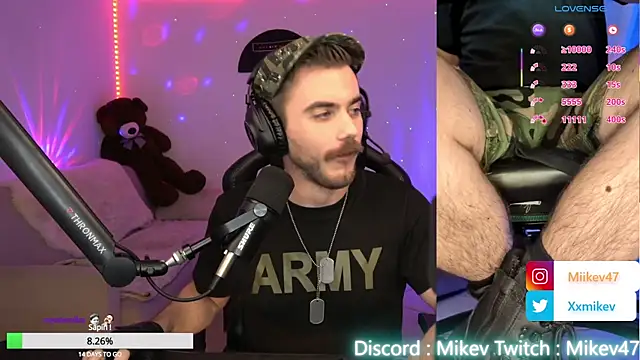 Snapshot of Mikev chatting on 17, 11, 2025 Mikev online show from 17, 11, 2025