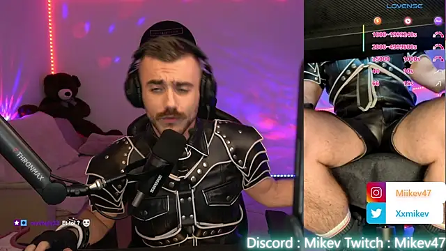 Snapshot of Mikev chatting on 27, 11, 2025 Mikev online show from 27, 11, 2025