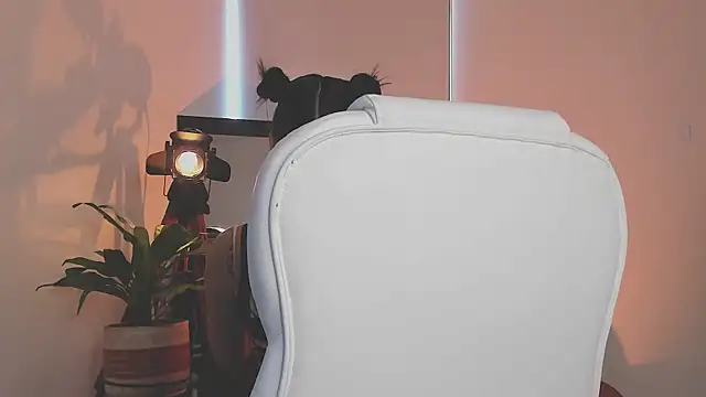 Snapshot of nahiapaws chatting on 12, 9, 2025 nahiapaws online show from 12, 9, 2025