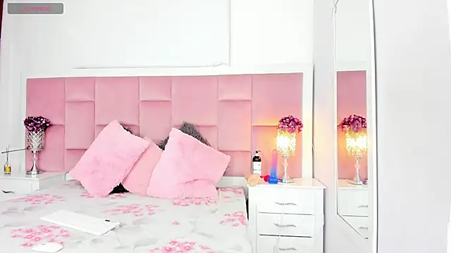 DaphneLloyd online show from 31, 1, 2025