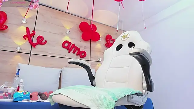 martina touss online show from 13, 2, 2025